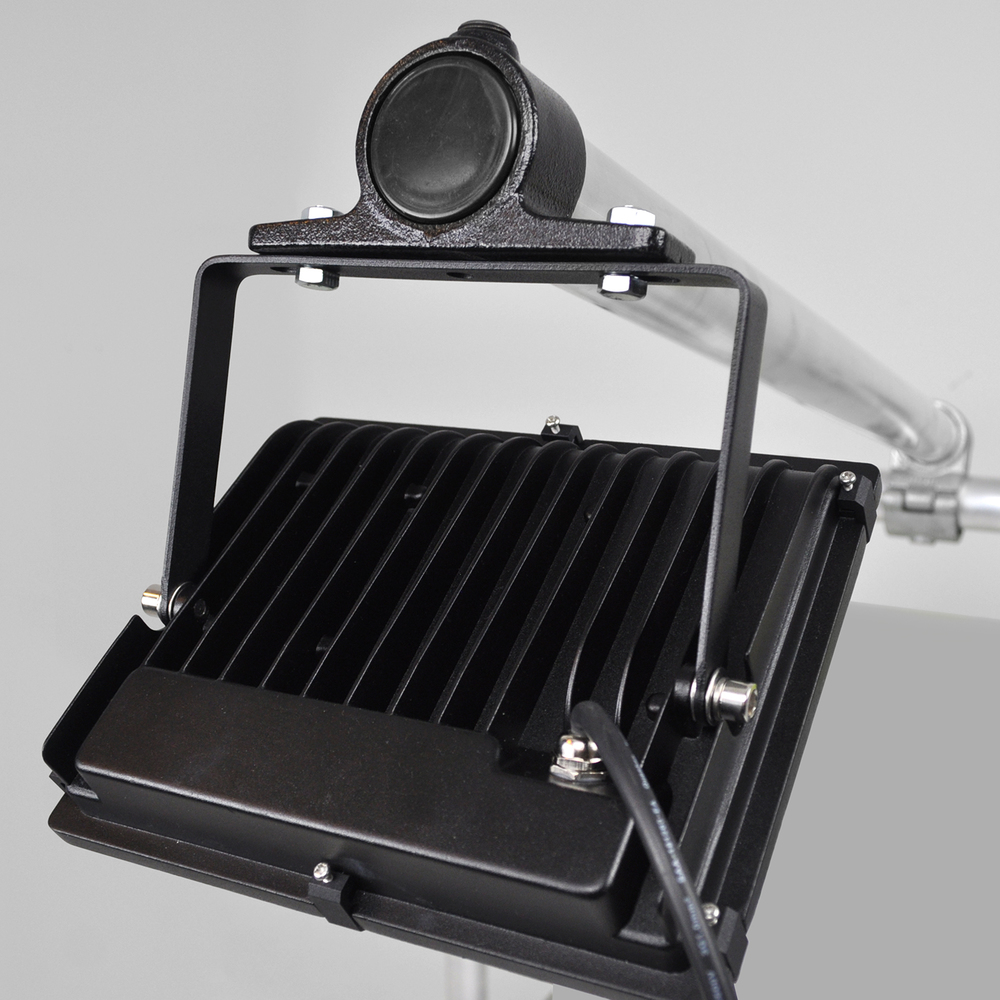 Ledspot 20 watt incl. steun voor aan de muur 42,4mm. 