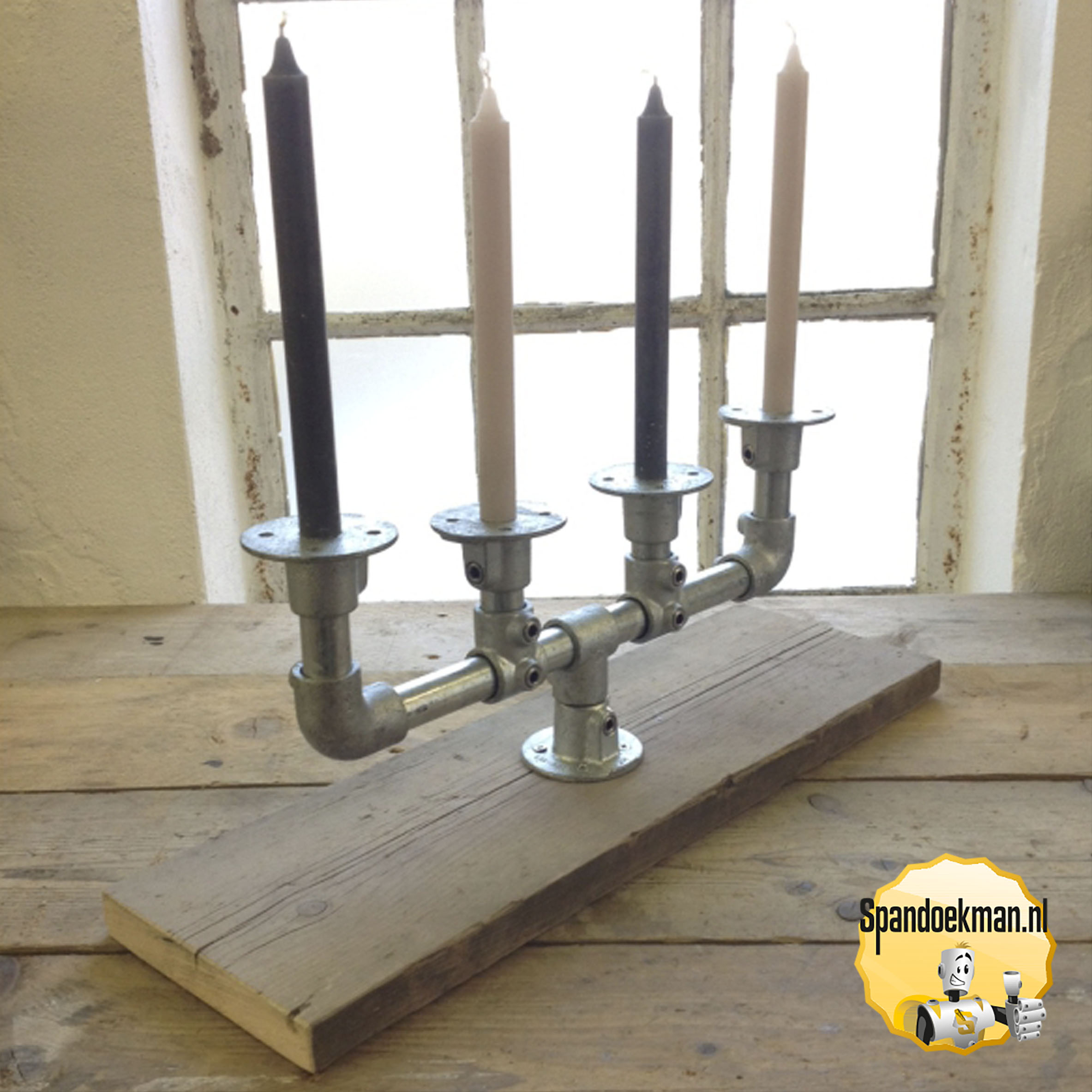Kandelaar tafelmodel 4 armig met houten voet 26,9mm