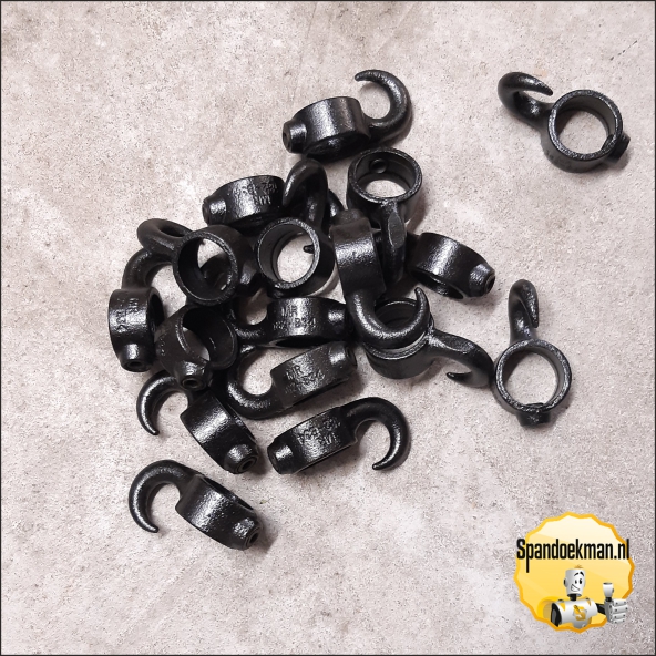 Haak met punt 33,7mm zwart Restpartij 17 stuks Op=OP Prijs per stuk!