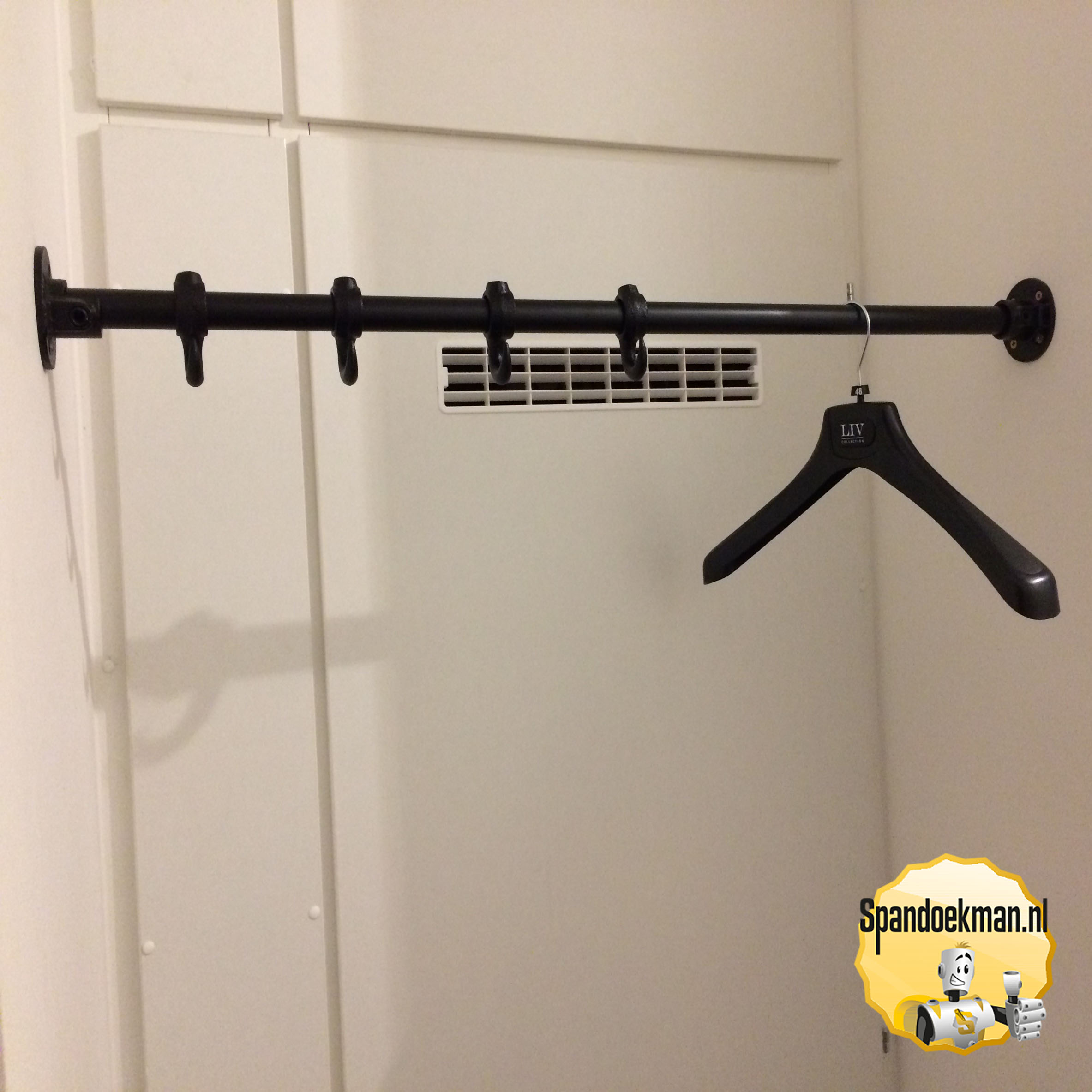 Steigerbuis kapstok zwarte stang voor tussen 2 muren 26,9mm