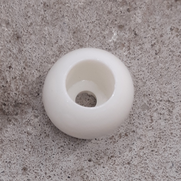 Kunststof bal 28mm wit voor 6mm elastiek per stuk